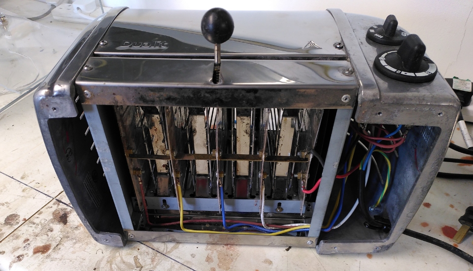 Inside the Dualit 2 Toaster