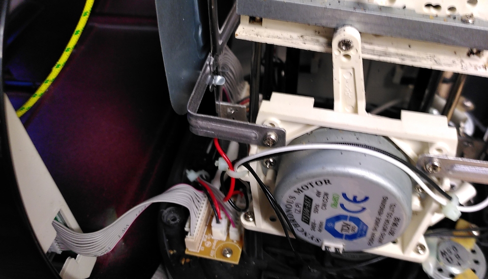 Inside the KitchenAid toaster - the drive for the automatic toast elevation system