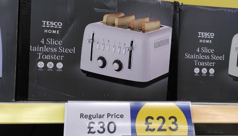 Tesco deal showing a toaster on sale for £30, £23 to Clubcard members
